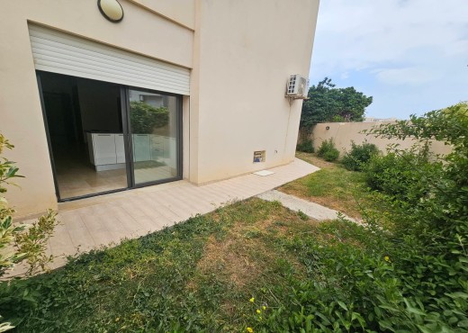📍ENNASR 2  : APPARTEMENT S+2  AVEC UN JARDIN  À L