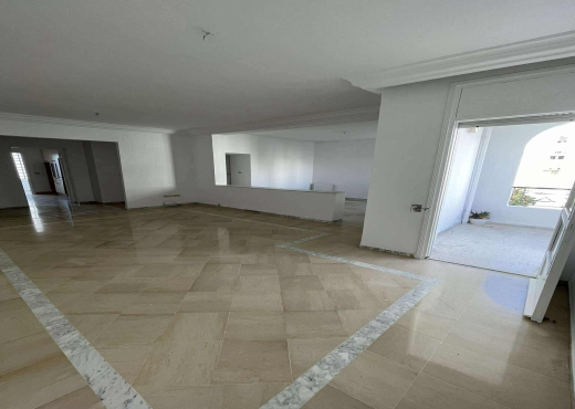 📍 ENNASR 1 – APPARTEMENT S+4 TRANSFORMÉ EN S+3 À