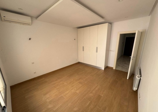 📍 ENNASR 2   : APPARTEMENT S+1  À VENDRE - image 4