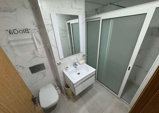 📍ENNASR 2 : APPARTEMENT S+1 RICHEMENT MEUBLÉ A LO - image 4