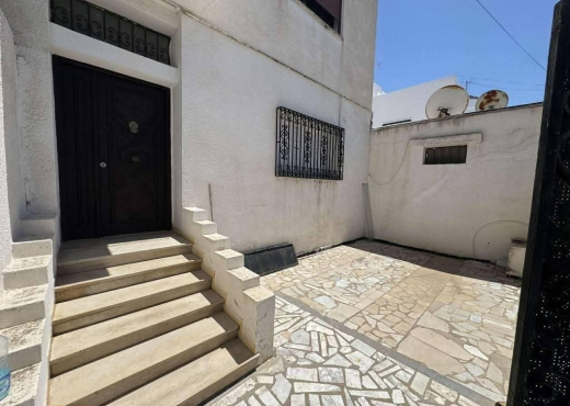 📍 ENNASR 1 : VILLA A VENDRE