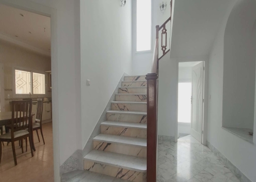 ENNASR 2 :  VILLA DE PRESTIGE AVEC PISCINE À LOUER - image 2